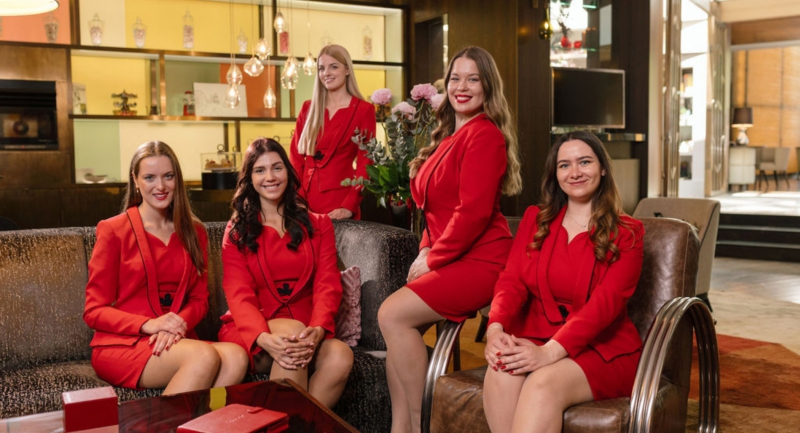 15-eves-evfordulojat-unnepli-a-kempinski-lady-in-red.jpg