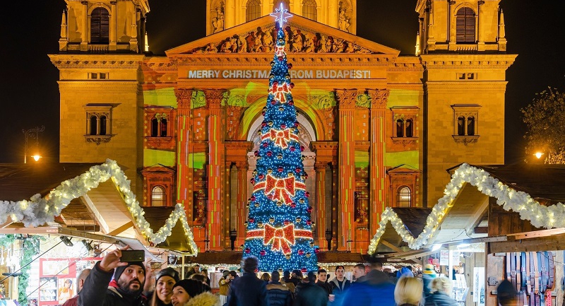 a-budapesti-advent-bazilika-lett-europa-legszebb-karacsonyi-vasara.jpg