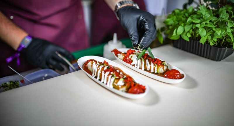 a-ropogos-malacfultol-a-robbanocukros-makaronig-mit-egyunk-az-idei-gourmet-fesztivalon.jpg