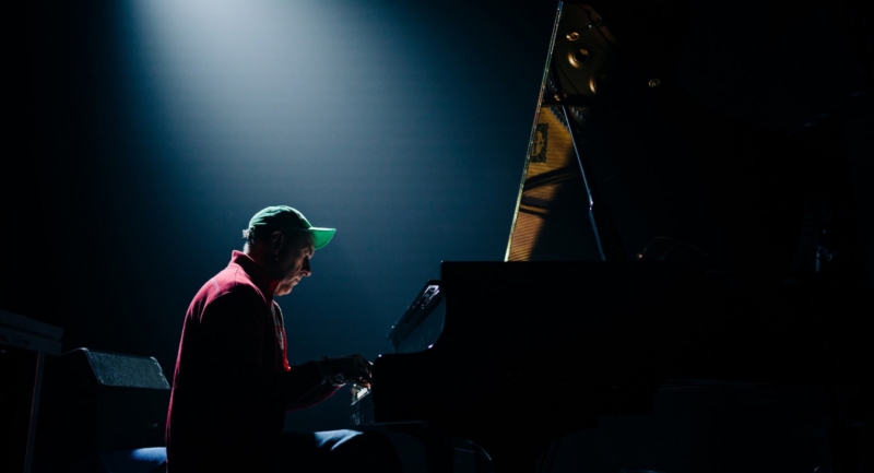 Az Amélie csodálatos élete és a Good bye, Lenin! zeneszerzője legújabb albumának dalait hozza el Budapestre