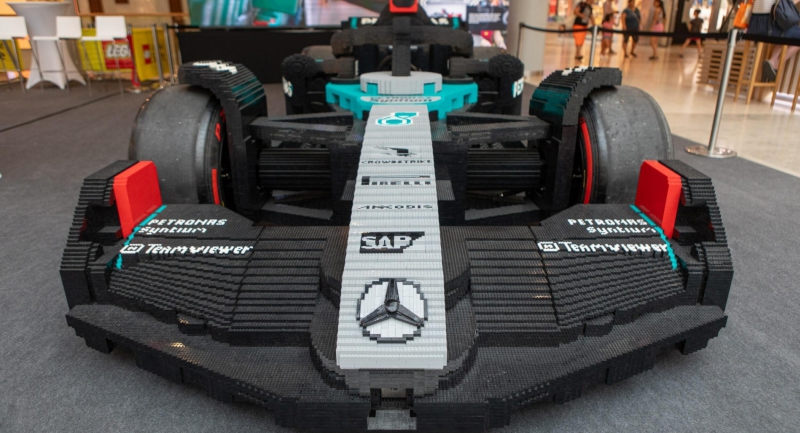 eletnagysagu-lego-f1-versenyauto-lathato-az-allee-bevasarlokozpontban.jpg
