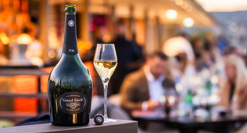 europai-premier-a-budai-var-tetejen-laurent-perrier-grand-siecle-n°24-a-white-ravenben.jpg