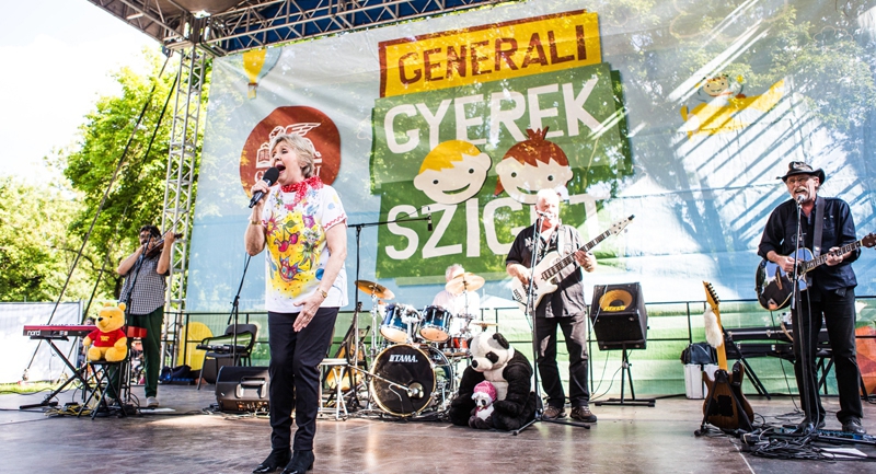 feszkuket-kereso-tyukok-a-generali-gyerek-szigeten.jpg