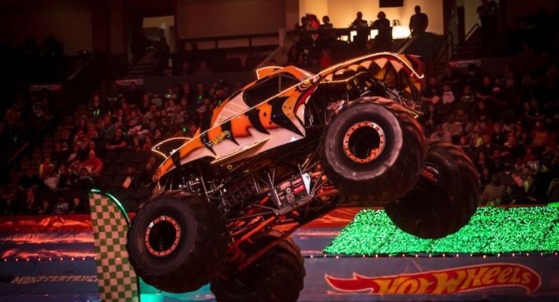 hot-wheels-monster-trucks-live-glow-party-budapesten-2024-marcius-16-an-es-17-en.jpg