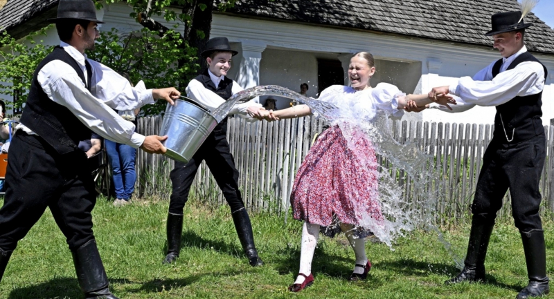 Húsvét - Színpadi programok, koncertek és locsolkodás a szentendrei Skanzenben