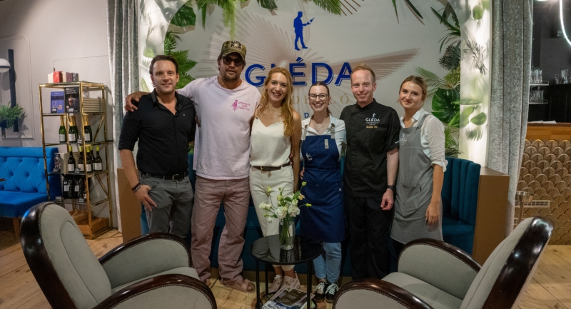 jason-momoa-marhaporkoltet-evett-budapesten-a-gledaban-bukkant-fel-a-filmsztar.jpg