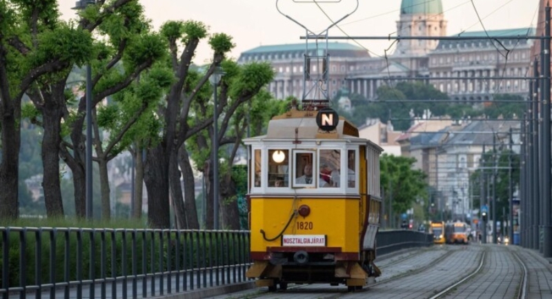 kulonleges-kabriobusz-is-lesz-budapesten-a-juniusi-nosztalgiajaratok-kozott.jpg