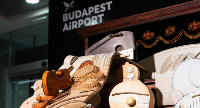 kulonleges-liszt-ferenc-installacioval-zarta-75-evet-a-budapest-airport.jpg