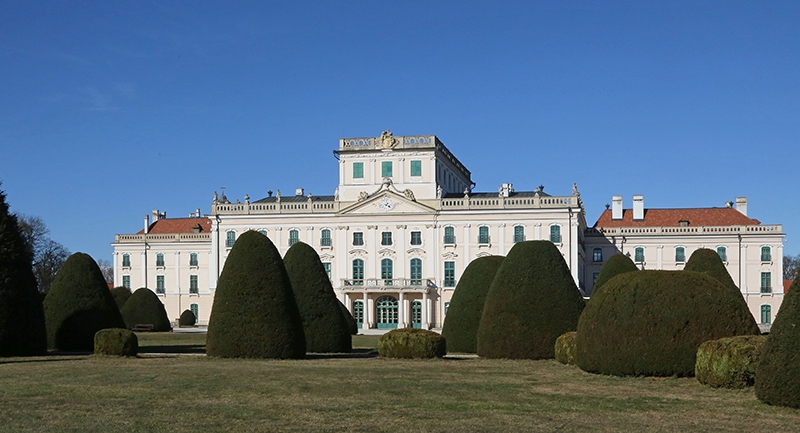 mintegy-4-3-milliard-forintbol-fejlesztik-a-fertodi-esterhazy-kastelyt.jpg