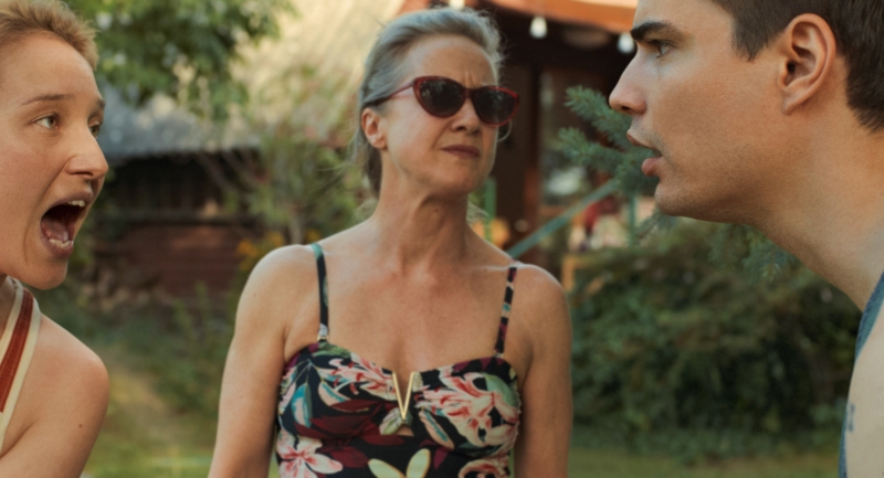 Október 8-án érkezik a mozikba Mayer Bernadett díjnyertes filmje, a Mommy Blue