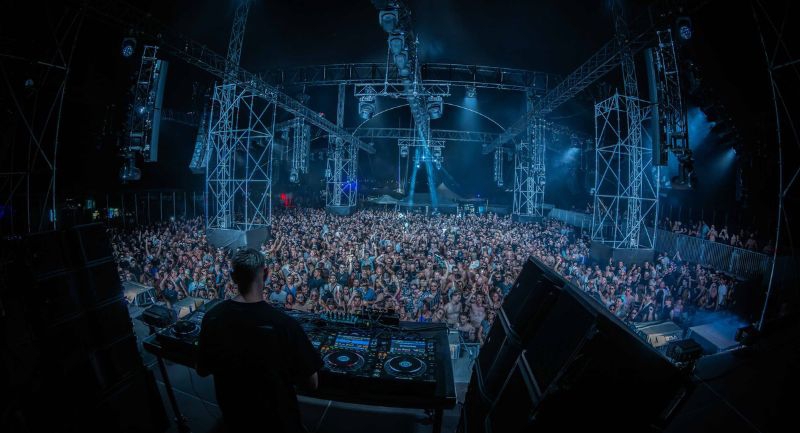 Paul Kalkbrenner, Amelie Lens, Deborah De Luca és a kortárs magyar divat képviselői a B MY LAKE-n