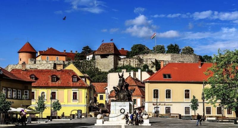 szallas-hu-budapest-eger-es-pecs-az-oszi-utazok-kedvenc-varosai.jpg