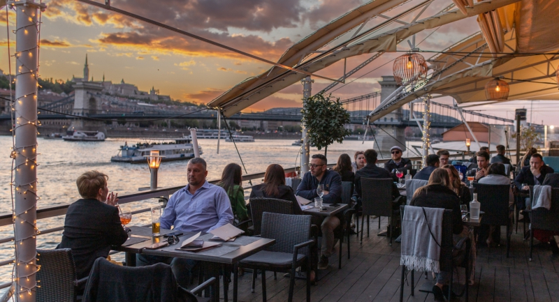 taste-sound-danube-uj-koncepcioval-hangolja-at-a-budapesti-elmenyt-a-spoon-the-boat.jpg