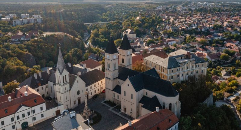 veszprem-es-a-bakony-balaton-terseg-a-sikeres-ekf-ev-utan-a-varos-es-a-regio-jovojere-fokuszal.jpg