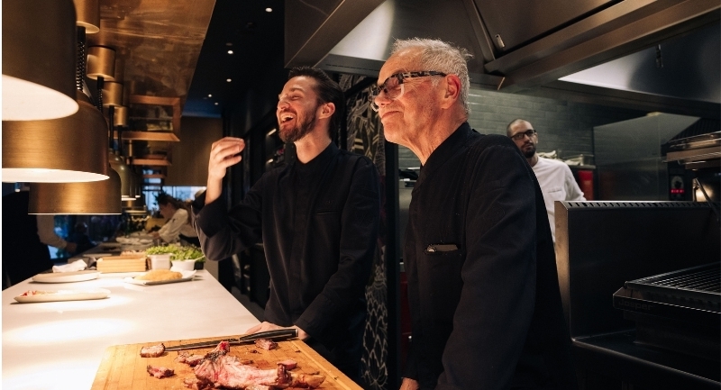 Wolfgang Puck és Byron Lazaroff-Puck világkörüli vacsorasorozata Budapestre érkezik